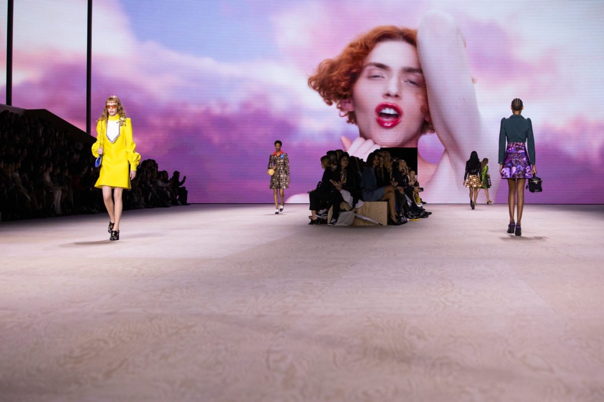 Desfile da Louis Vuitton com vídeo de Sophie como cenografia / Cortesia