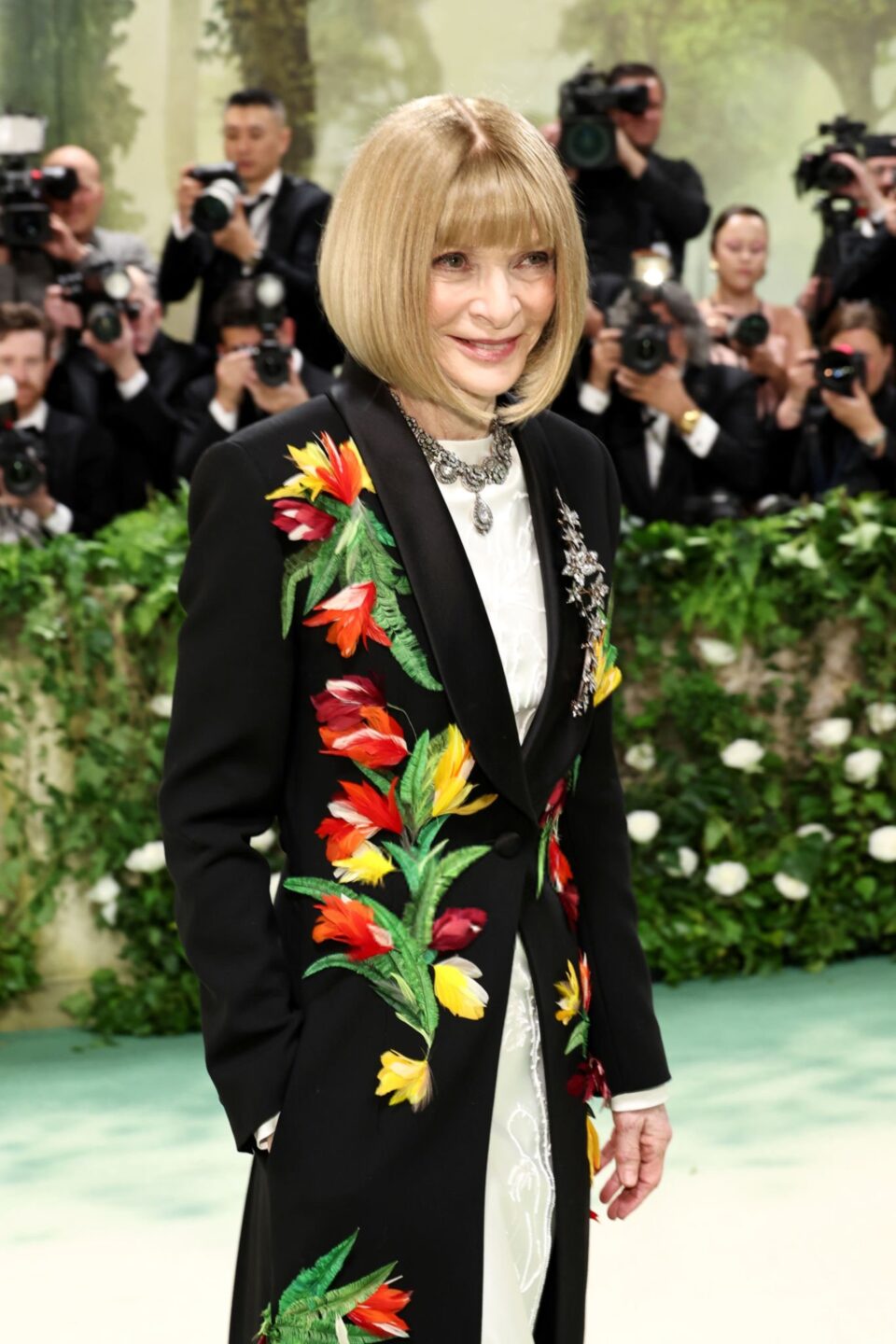 Anna Wintour usa Loewe para o Met Gala 2024 - FFW