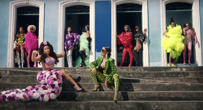 Anitta Lança Vídeo De Me Gusta Com Cardi B, Figurino Maximalista E ...