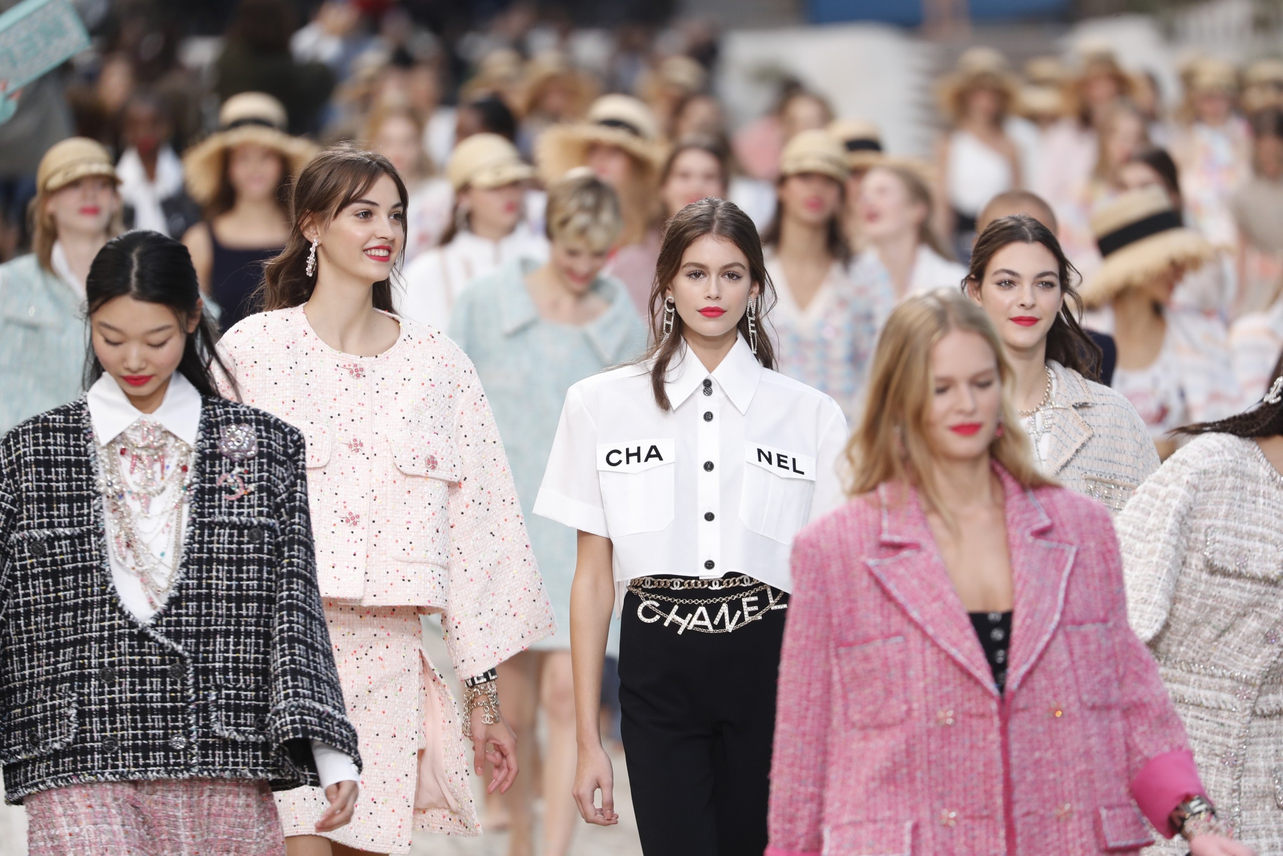 Paris Fashion Week: Jovens criadores abrem com roupas sustentáveis ​​e  acessíveis